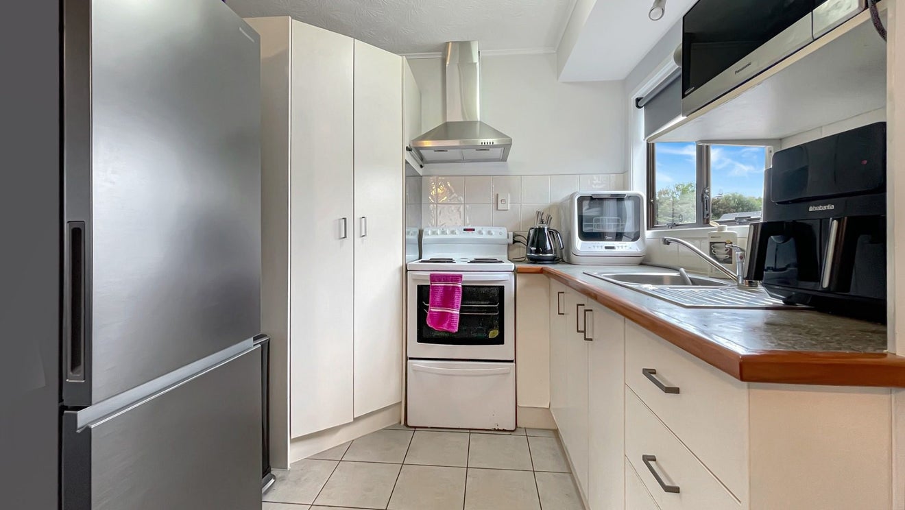 7 Angeline Place, Massey, Auckland - Carousel 2