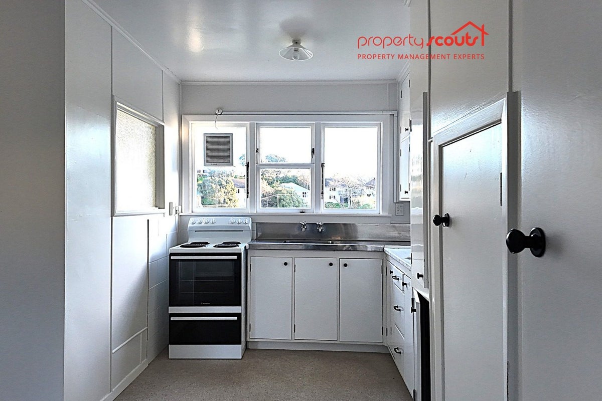 78 Hereford Street, Cannons Creek, Porirua - Carousel 2