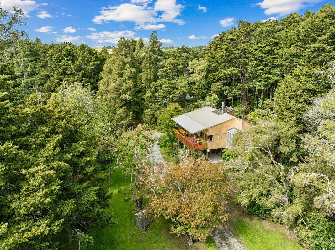 130 Gibbons Road, Kaiwaka - Carousel 1