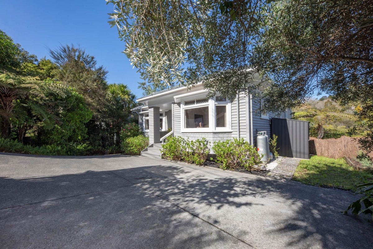 360 Huia Road, Titirangi, Auckland - Carousel 2