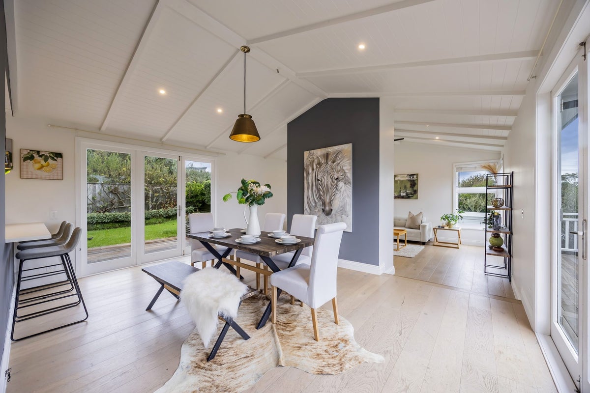 12 Bayside Avenue, Te Atatu Peninsula, Waitakere City, Auckland - Carousel 1