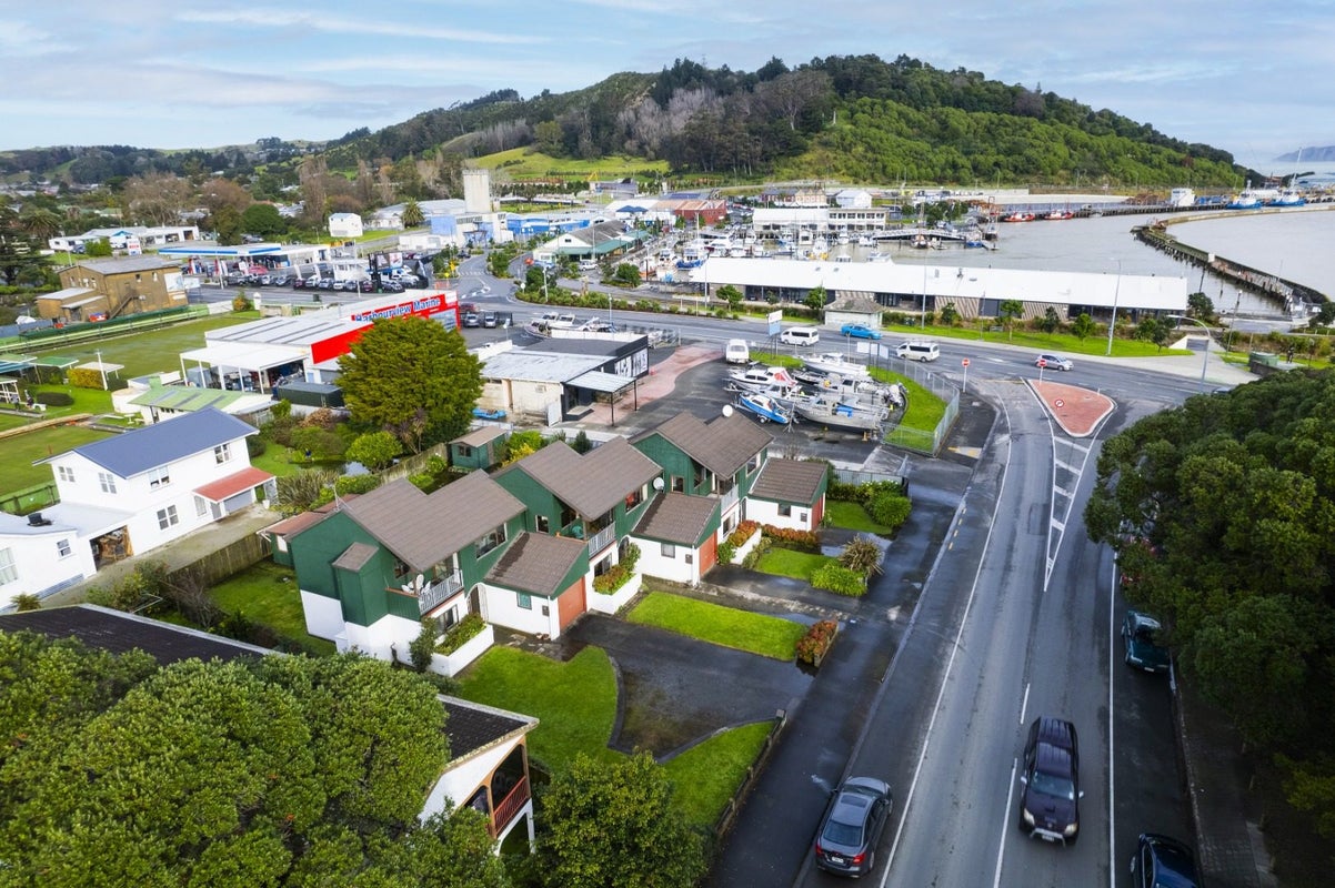 67 Esplanade, Kaiti, Gisborne - Carousel 1