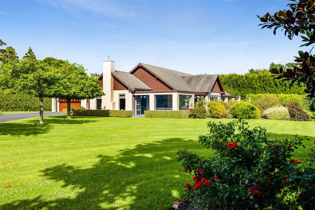 69 Airport Drive, New Plymouth Airport, New Plymouth - Carousel 1
