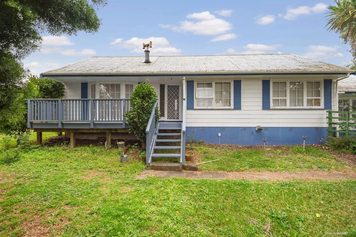 16 Cottrell Place, Clendon Park, Auckland - Carousel 2