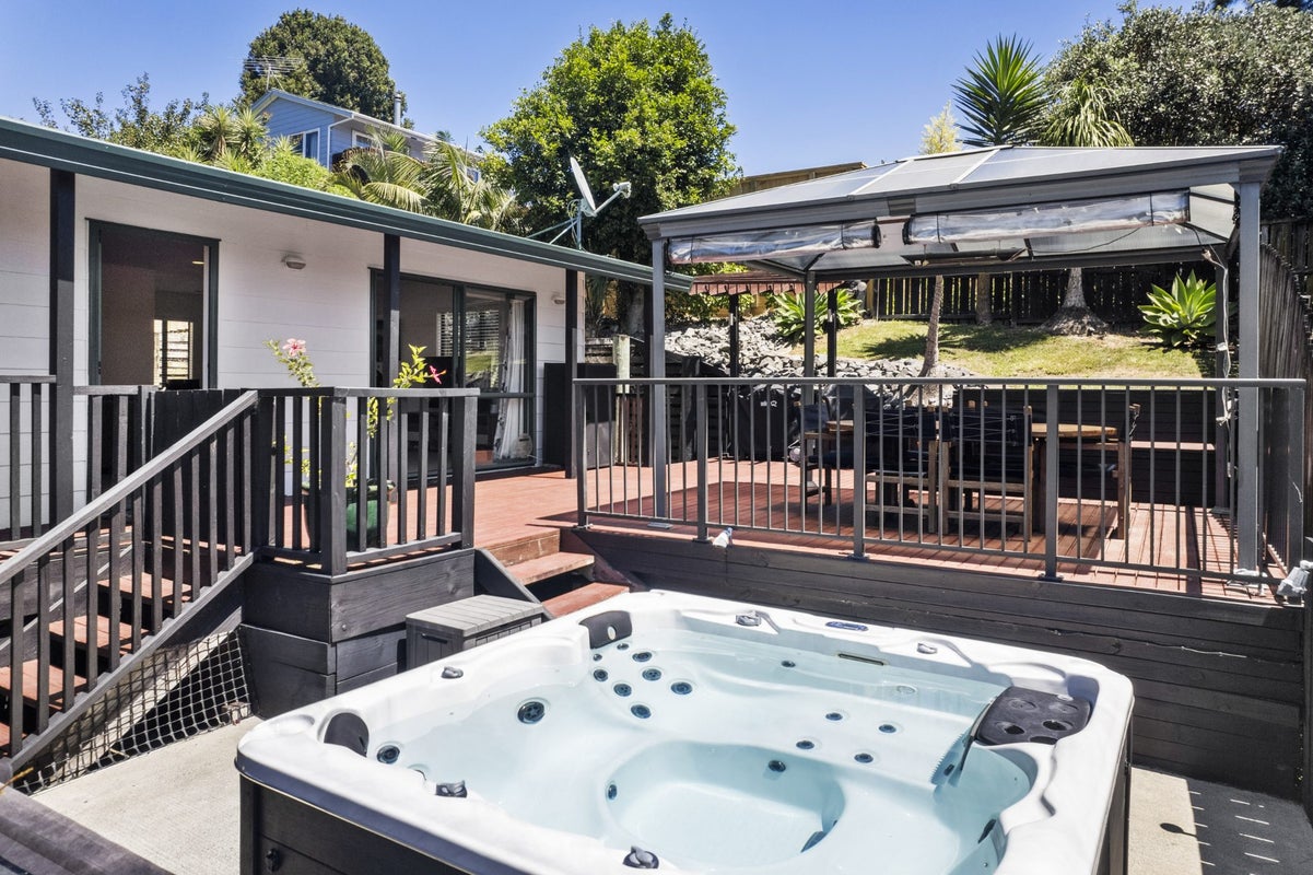 2/83 Vandeleur Avenue, Birkdale, Auckland - Carousel 1