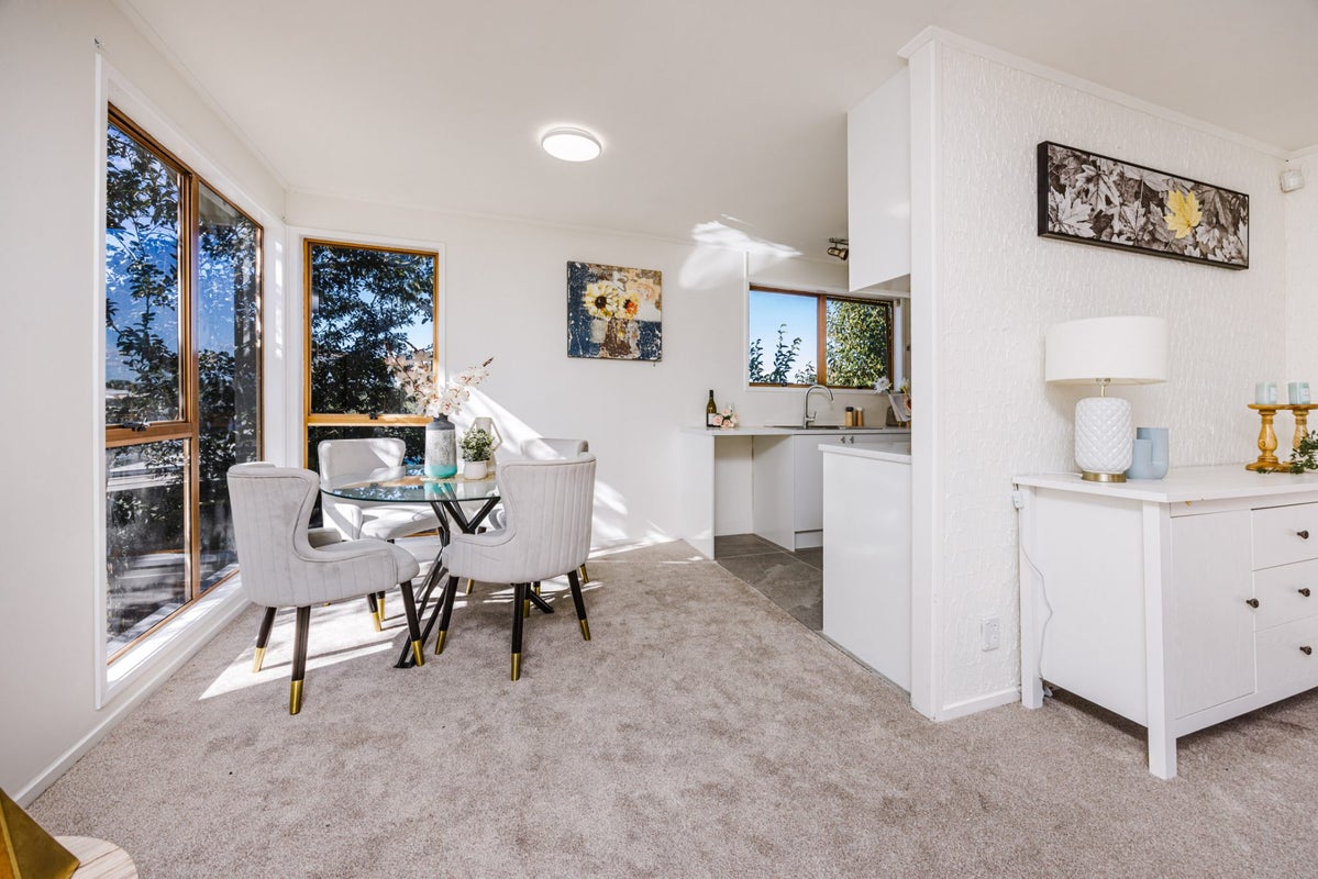 43 Catkin Crescent, Papatoetoe, Auckland - Carousel 2