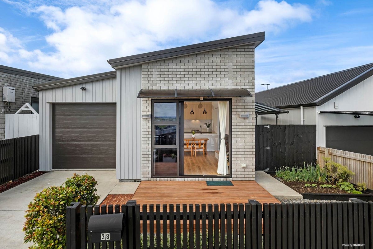 38 Neretva Avenue, Massey, Auckland - Carousel 1