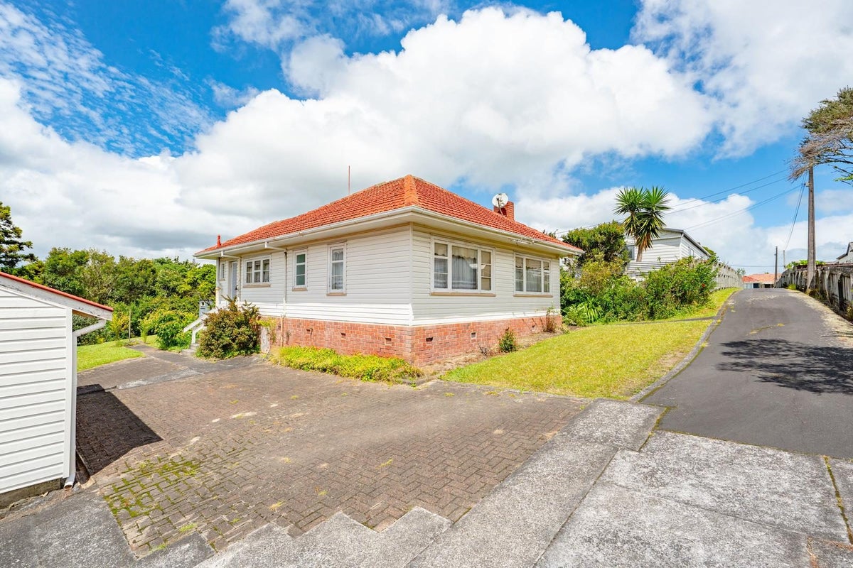 35 Matata Street, Blockhouse Bay, Auckland - Carousel 1
