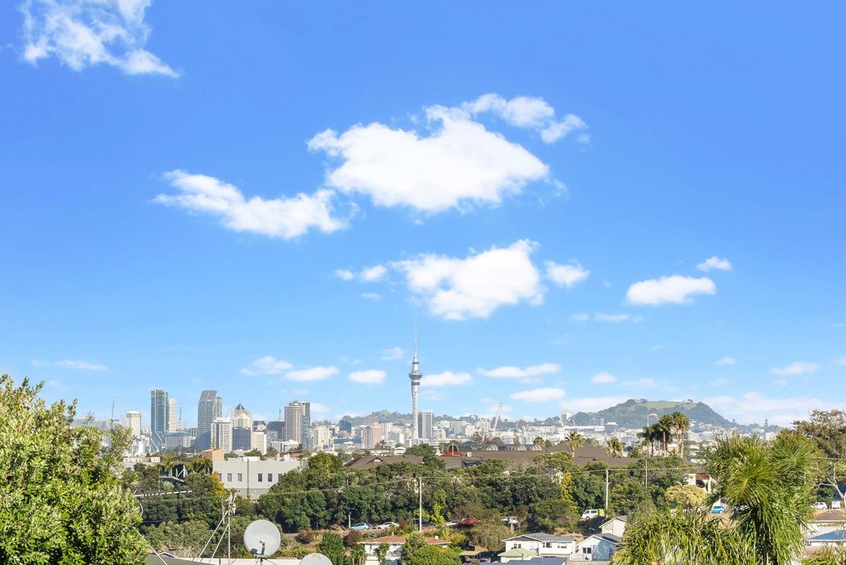 63 Target Road, Totara Vale, Auckland - Carousel 2