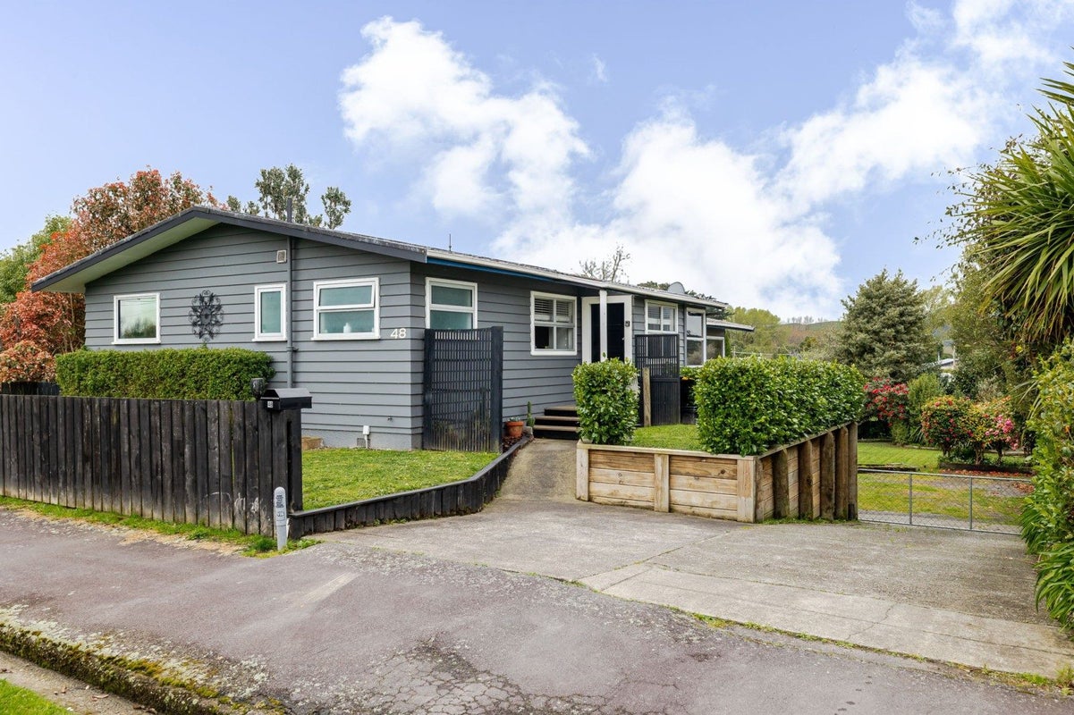 48 Tui Street, Pahiatua - Carousel 1