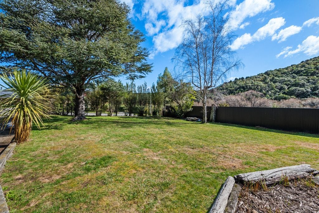 29 Ranui Street, Waikawa, Picton - Carousel 2
