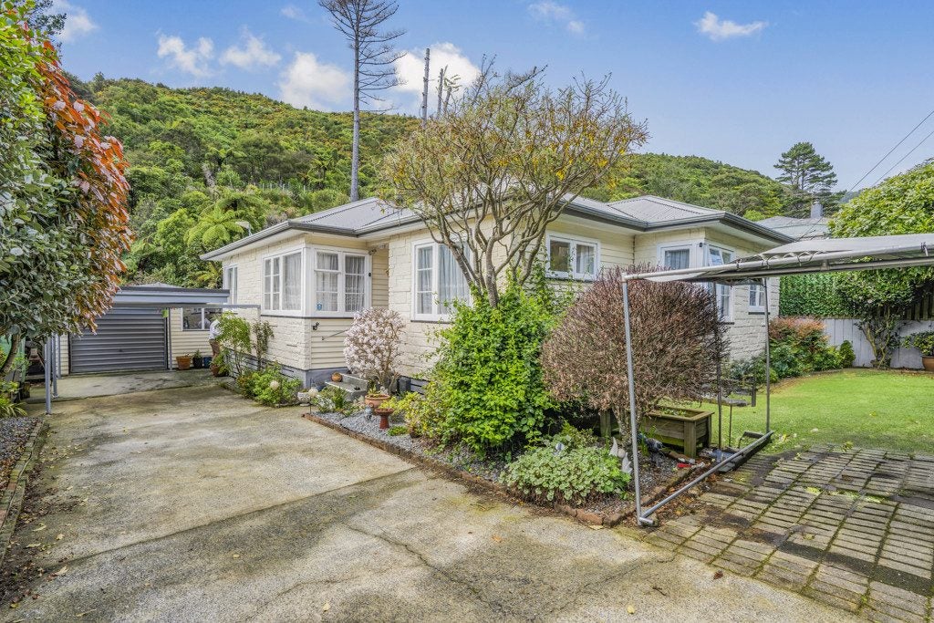 21 Sunny Grove, Wainuiomata, Lower Hutt - Carousel 1