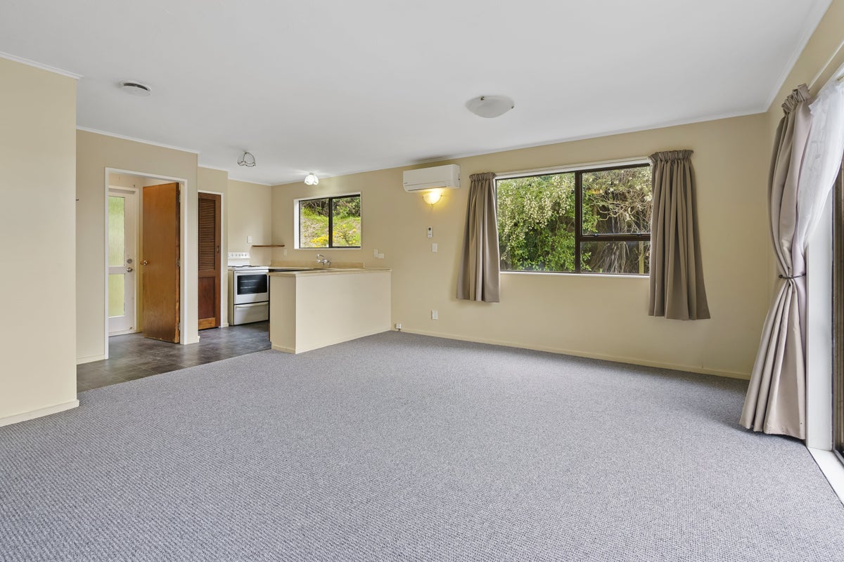 2/11 INVERCARGILL DR, Kelson, Lower Hutt - Carousel 2