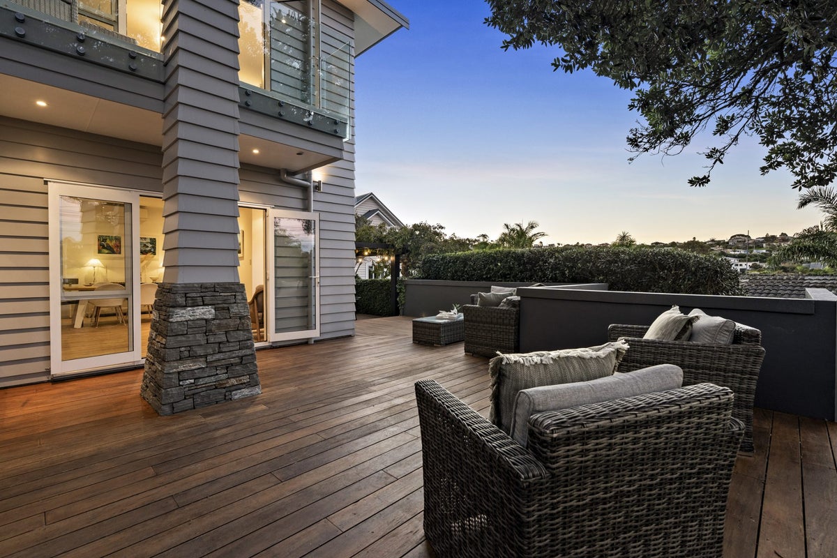 5 Aotearoa Terrace, Murrays Bay, Auckland - Carousel 2