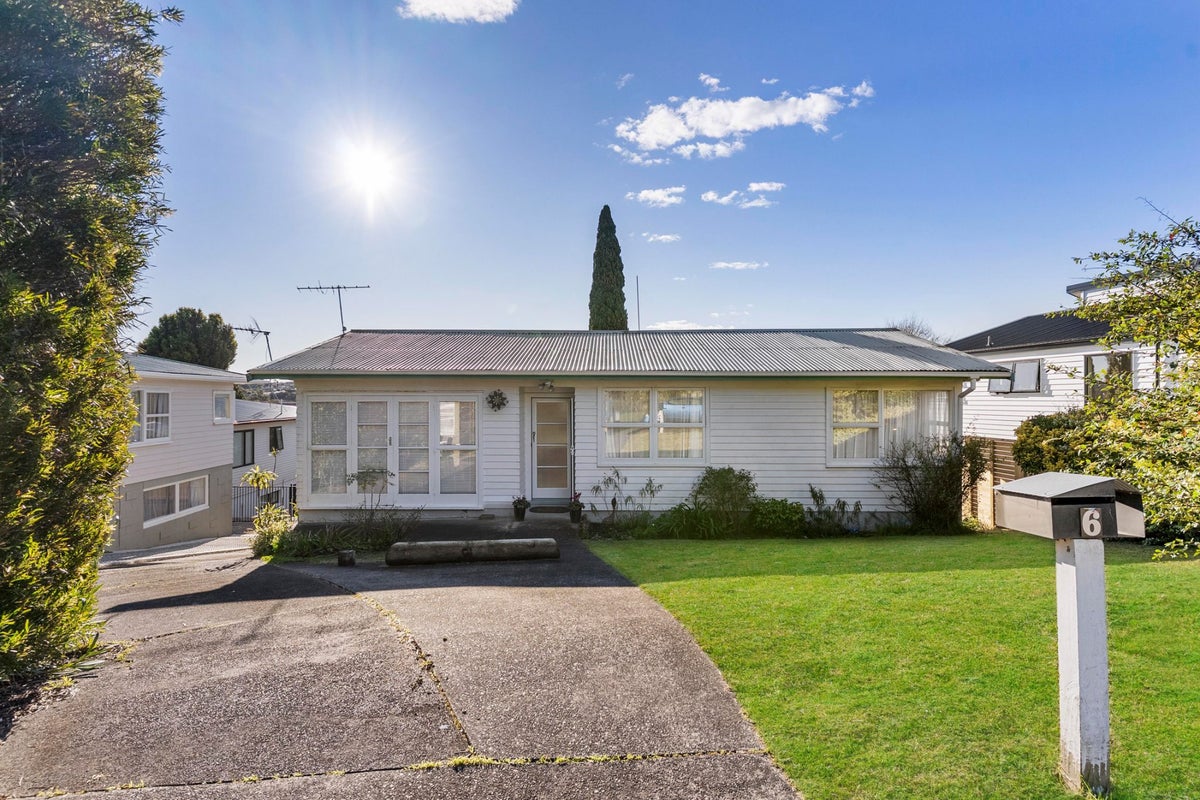 6 Madison Place, Forrest Hill, Auckland - Carousel 1