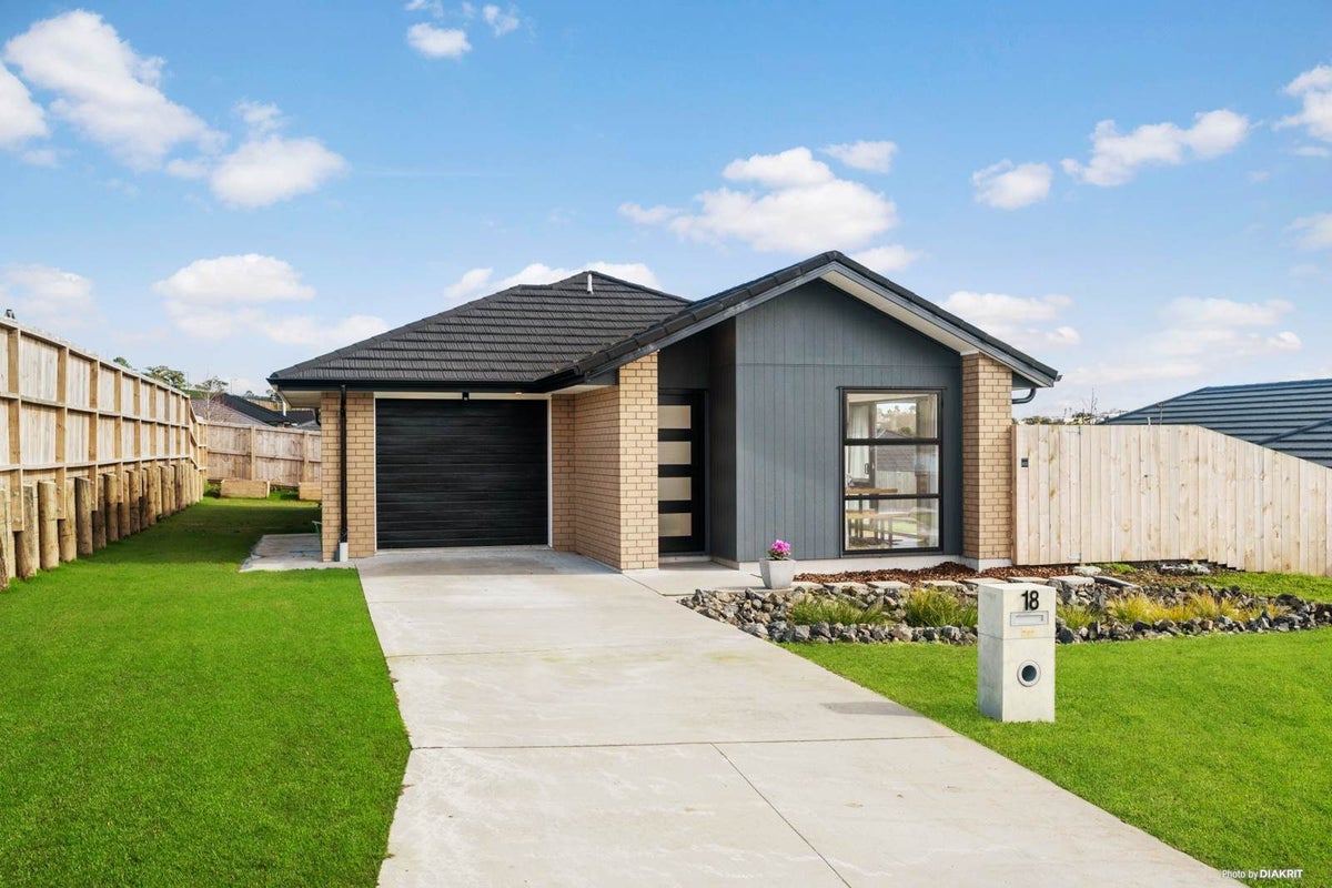 18 Minerva Avenue, Helensville, Helensville - Carousel 1