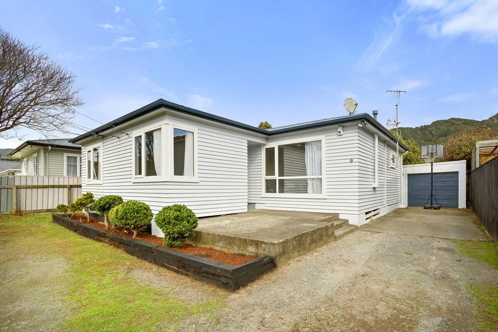 69 Fraser Street, Wainuiomata, Lower Hutt - Carousel 1