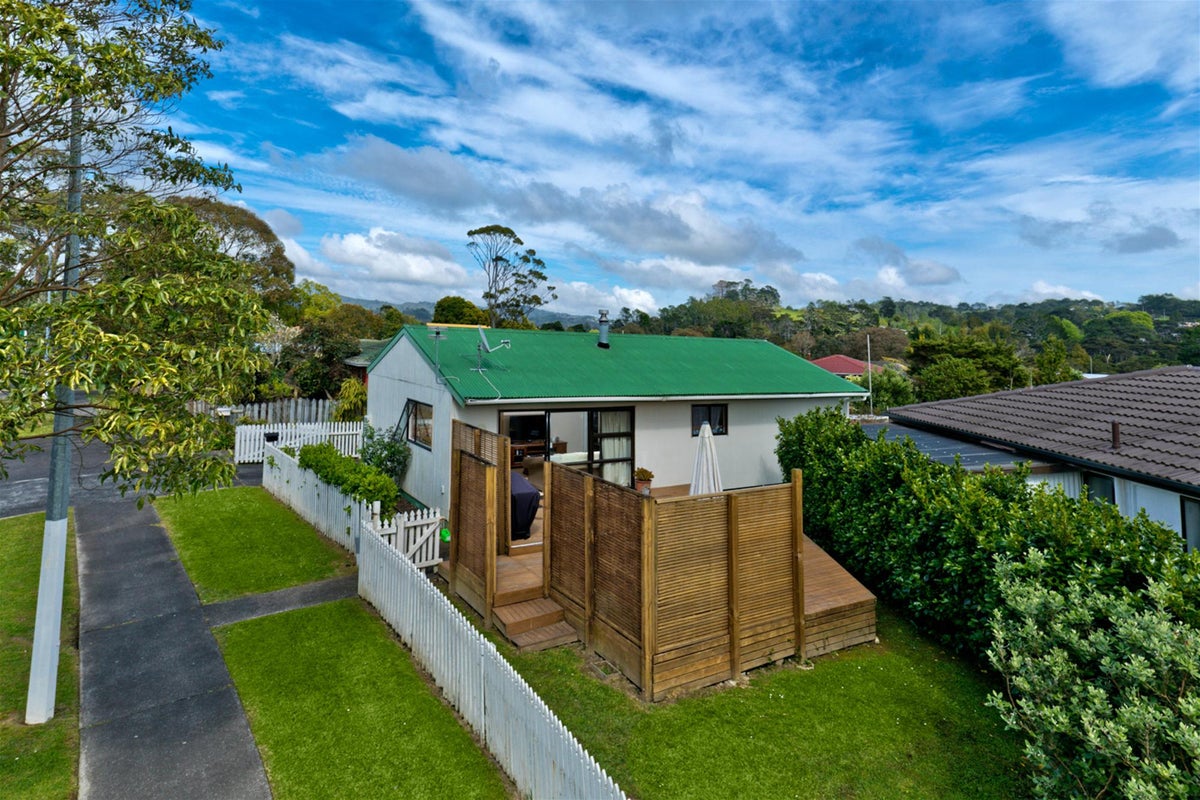 52 Luanda Drive, Ranui, Auckland - Carousel 1