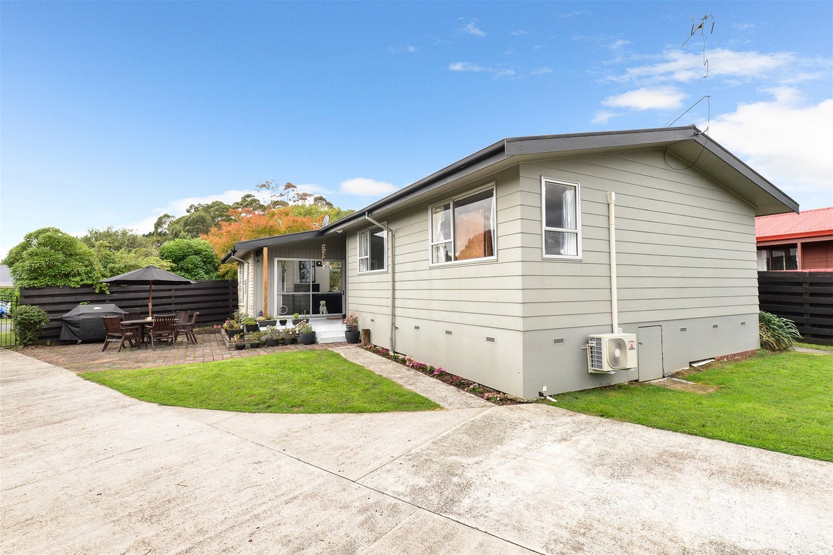 22 Lansdowne Crescent, Glenview, Hamilton - Carousel 1