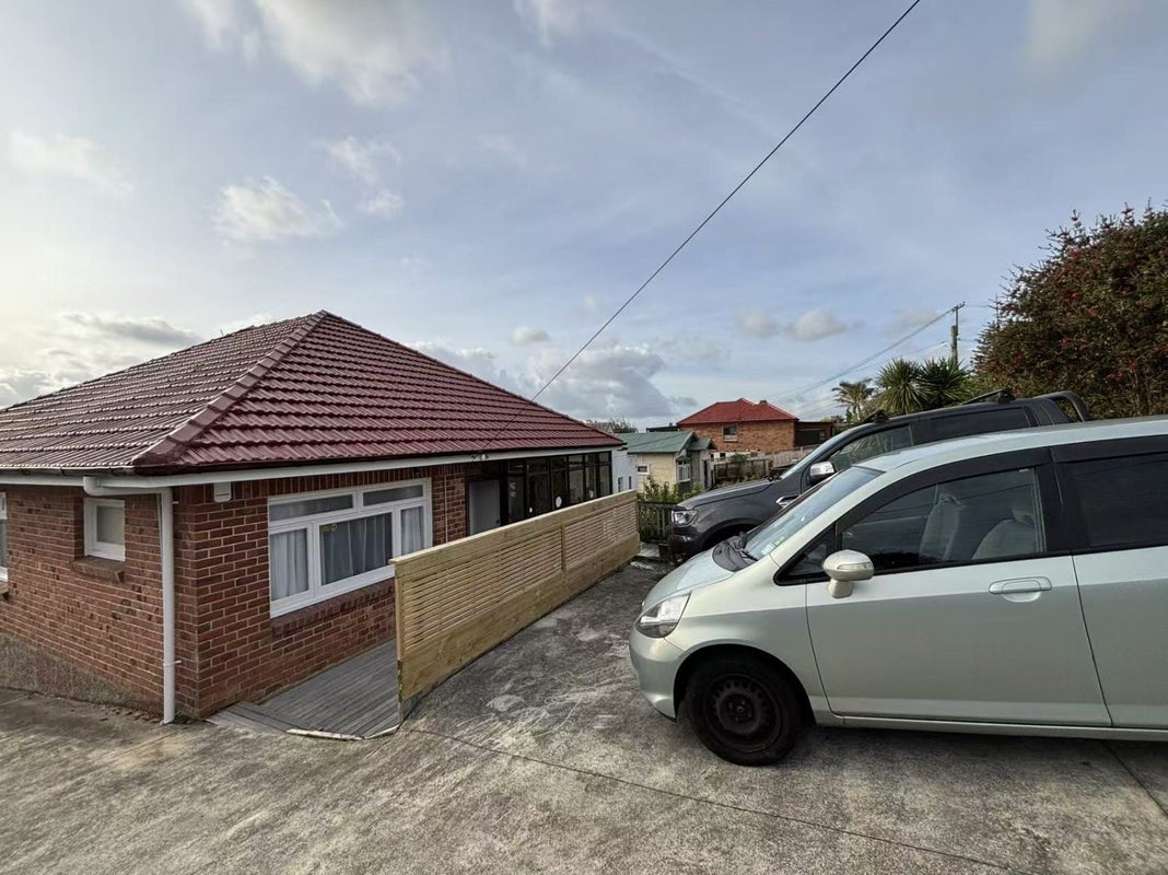 39 Staveley Avenue, Mount Roskill, Auckland - Carousel 2