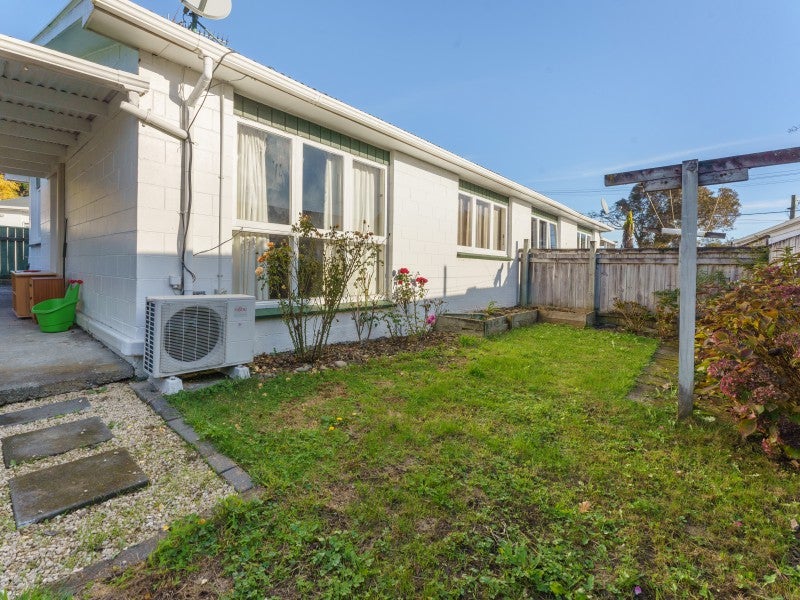 2/13 Mangaroa Hill Road, Maoribank, Upper Hutt - Carousel 2