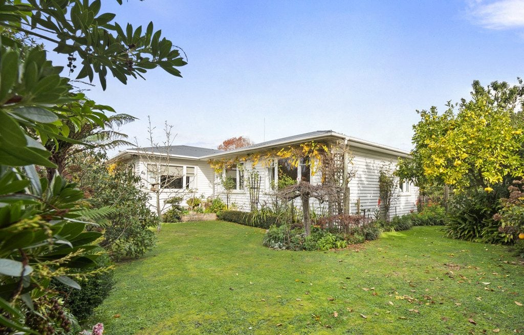 5 Epsom Road, Hokowhitu, Palmerston North - Carousel 1