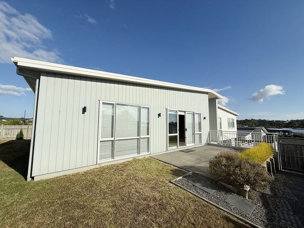 1 Marine Garden Crescent, Beachlands, Auckland - Carousel 2