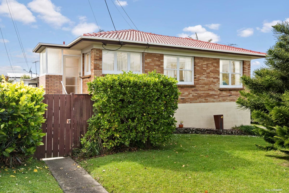 1/24 Tobruk Crescent, Milford, Auckland - Carousel 2