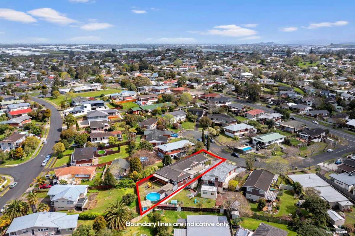 16 Leewood Place, Pakuranga Heights, Auckland - Carousel 2