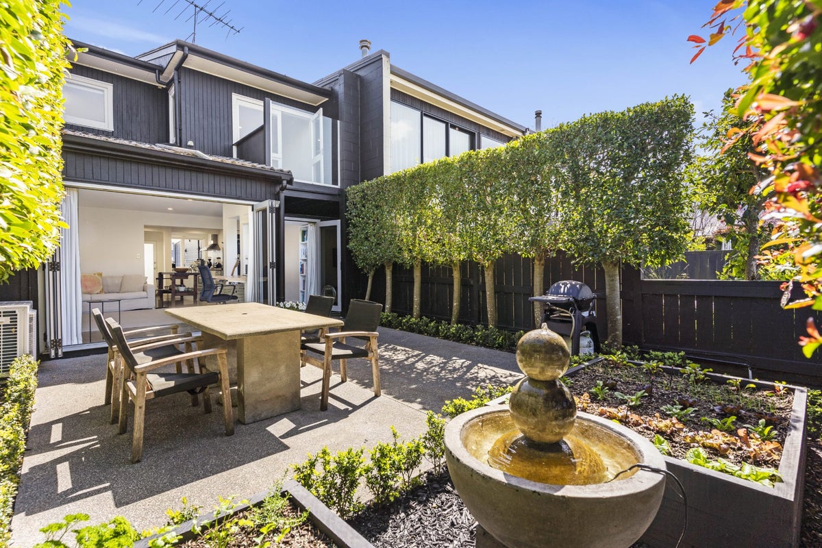 3/2 Gunson Street, Freemans Bay, Auckland - Carousel 1