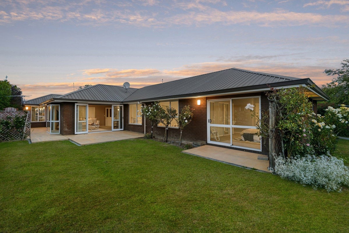 8 Patricia Place, Harewood, Christchurch - Carousel 1