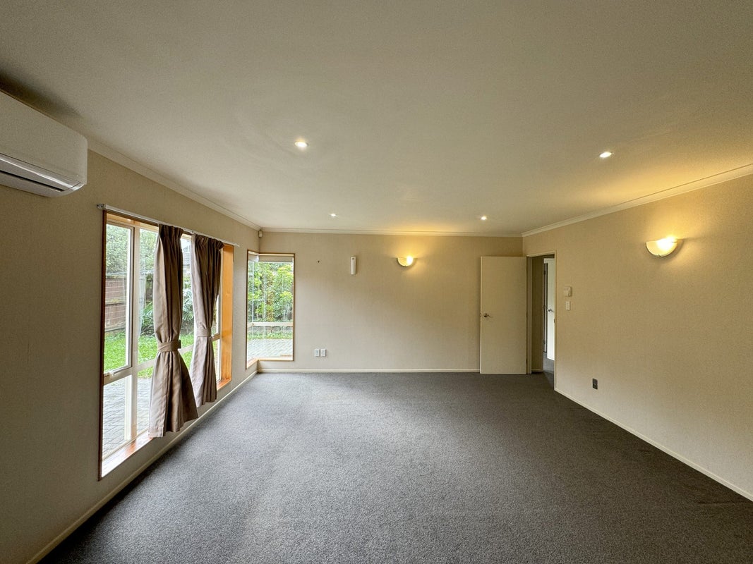 16 Monash Place, Flat Bush, Auckland - Carousel 2