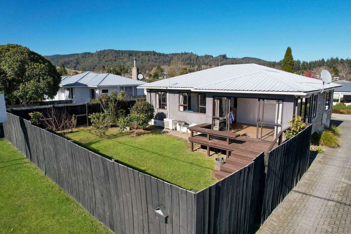 11 Iles Road, Lynmore, Rotorua - Carousel 2