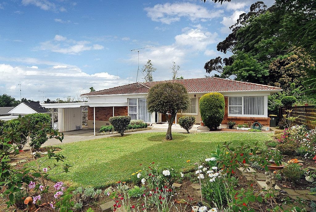16A Pegler Drive, Howick, Auckland - Carousel 1