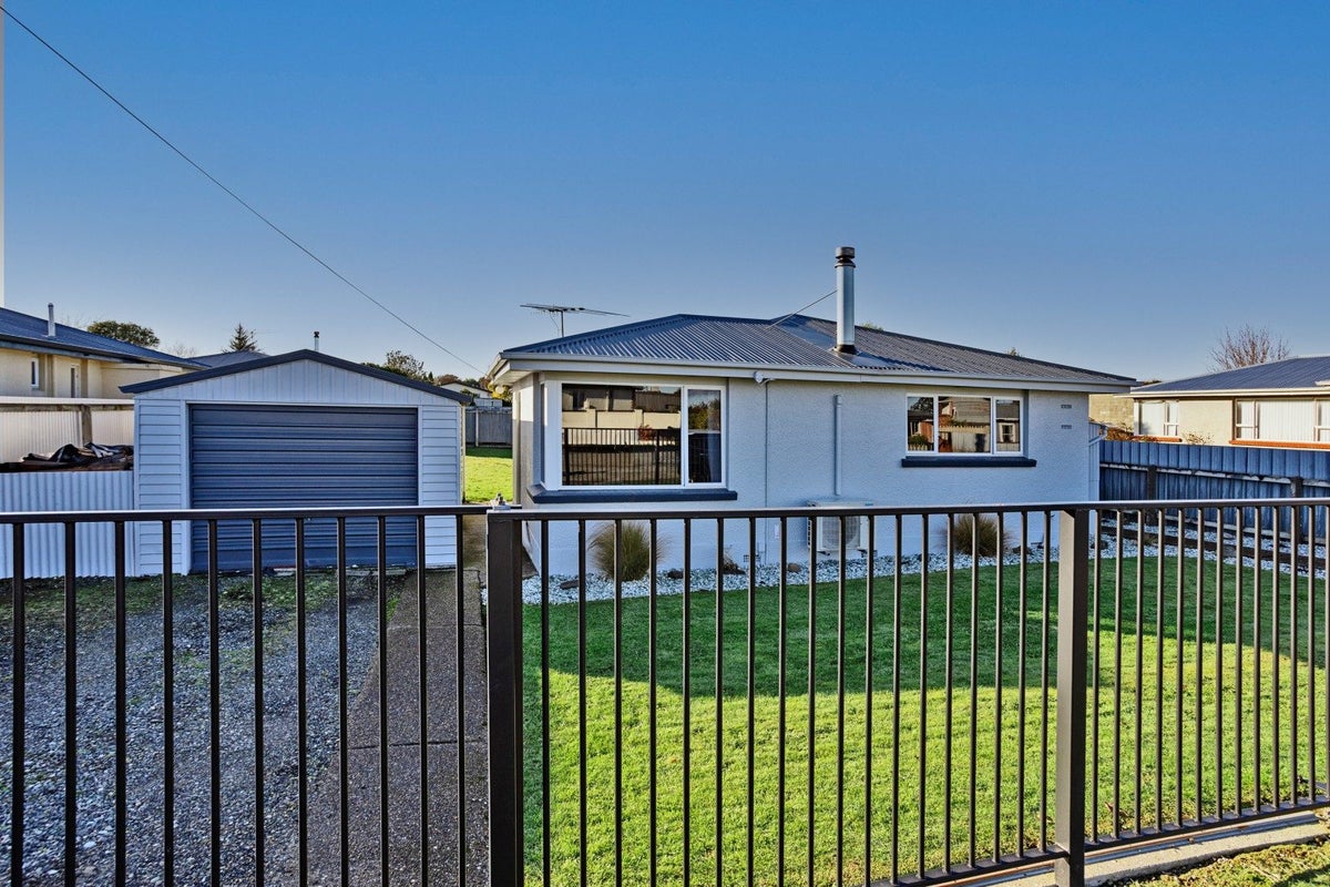 57 Stuart Street, Hawthorndale, Invercargill - Carousel 1
