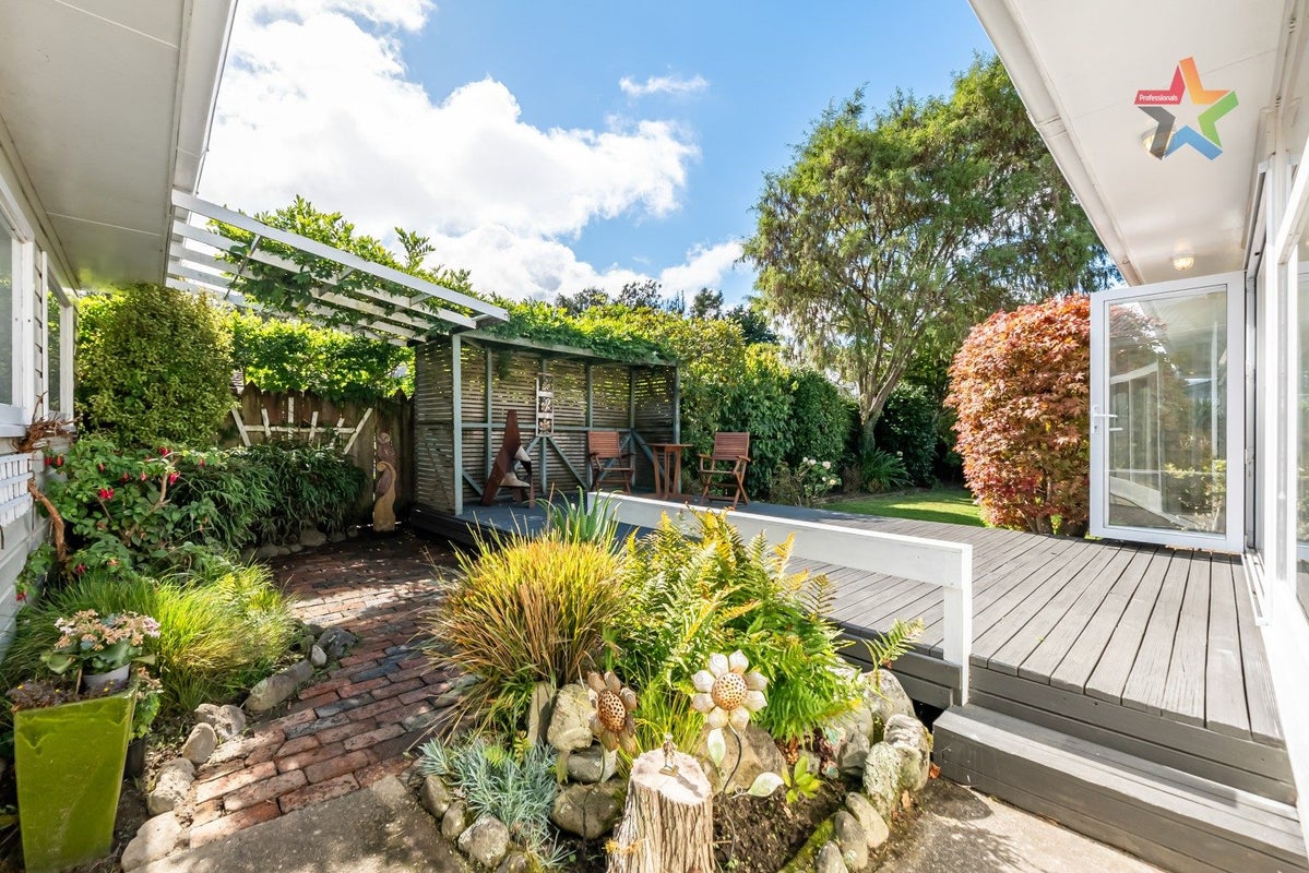 7 Flavia Grove, Clouston Park, Upper Hutt - Carousel 2