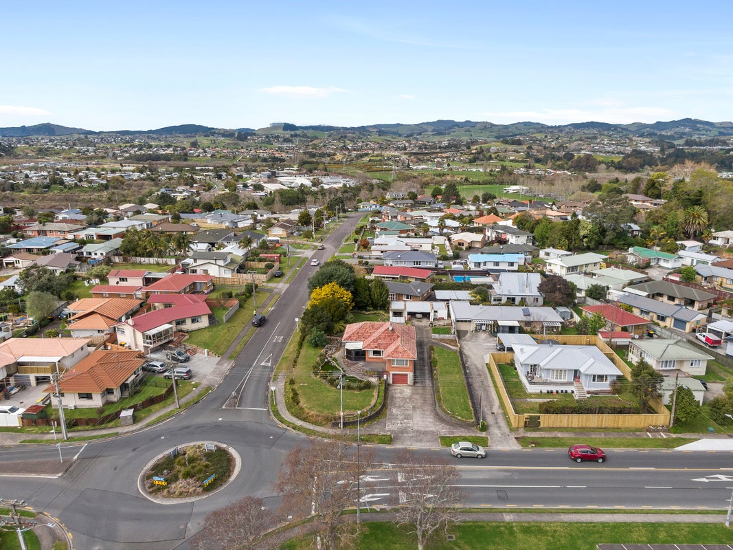 2 Oropi Road, Greerton, Tauranga - Carousel 26