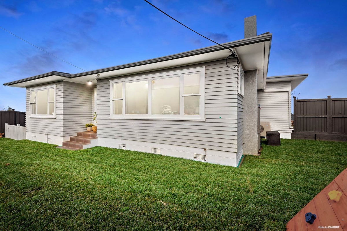 1/42 Waipa ST, Birkenhead, Auckland - Carousel 1