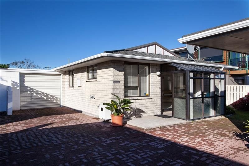 2/504 Devon St E, Strandon, New Plymouth - Carousel 1