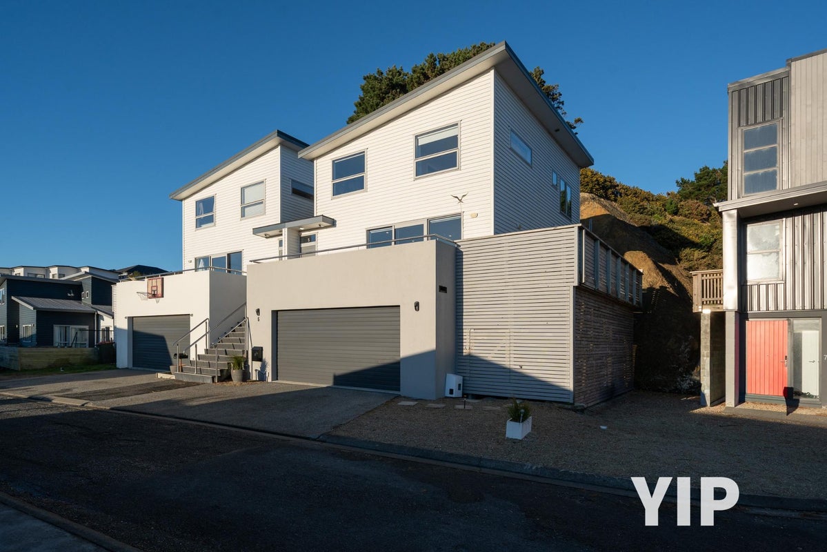 5 Spitfire Place, Newlands, Wellington - Carousel 2