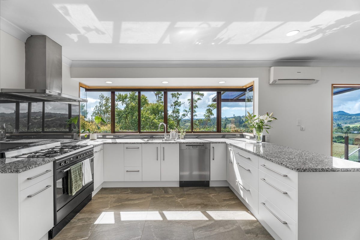 115 Sandstone Road, Whitford, Manurewa - Carousel 2