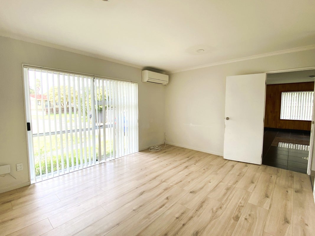 35 Bernina Place, Weymouth, Auckland - Carousel 2