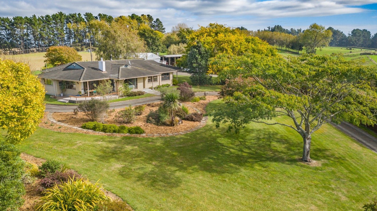 45 Tavistock Road, Koputaroa, Shannon - Carousel 1