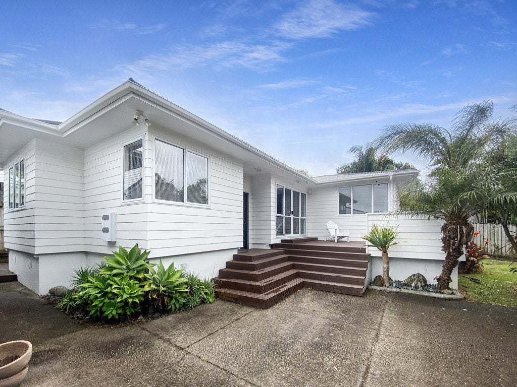 26 Duncan Avenue, Te Atatu South, Auckland - Carousel 1