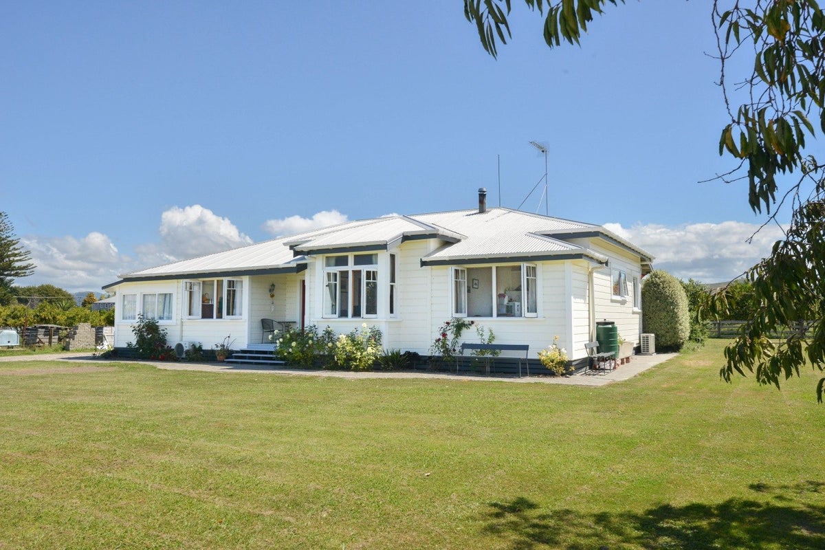 17 Cemetery Road, Gisborne - Carousel 1