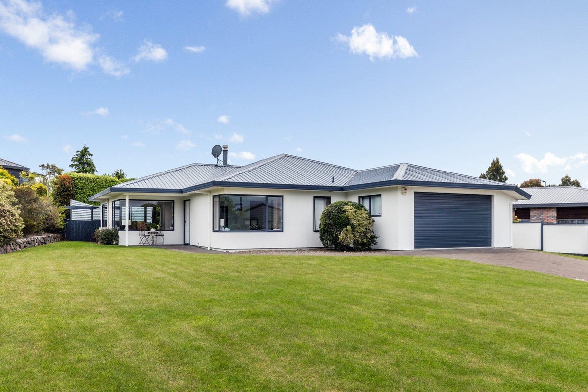 35 Kinder Street, Acacia Bay, Taupo - Carousel 1