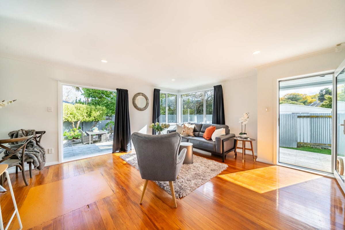 5 Gower Street, Silverstream, Upper Hutt - Carousel 2