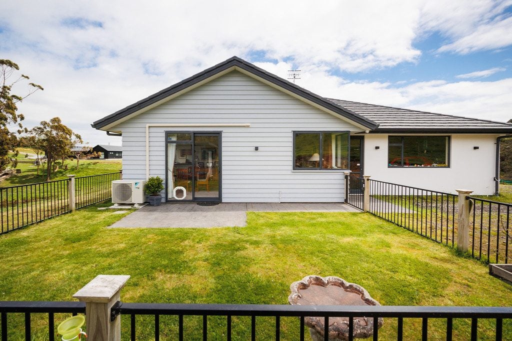 78 Lacebark Drive, Palmerston North - Carousel 2