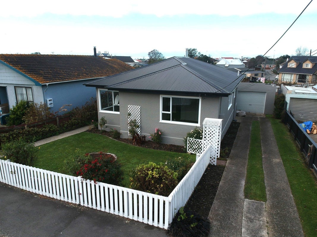 27 Clyde Street, Oamaru North, Oamaru - Carousel 1