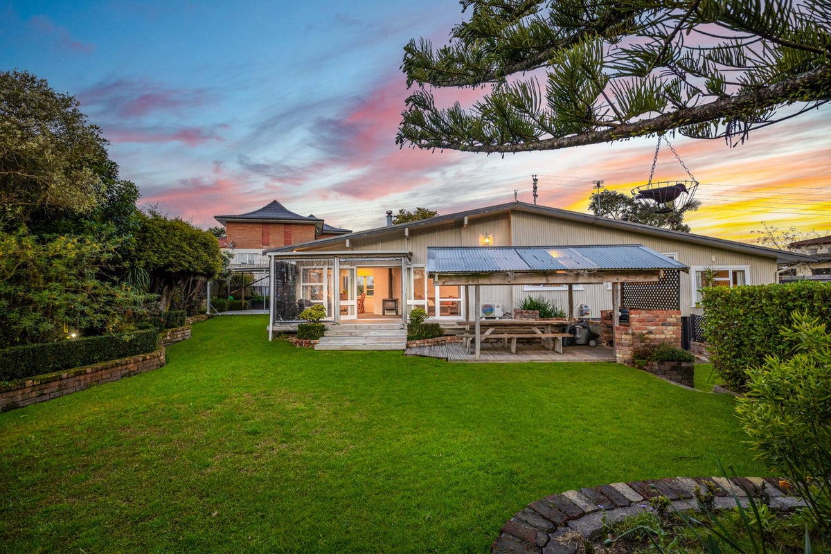 27 Anich Road, Massey, Auckland - Carousel 36